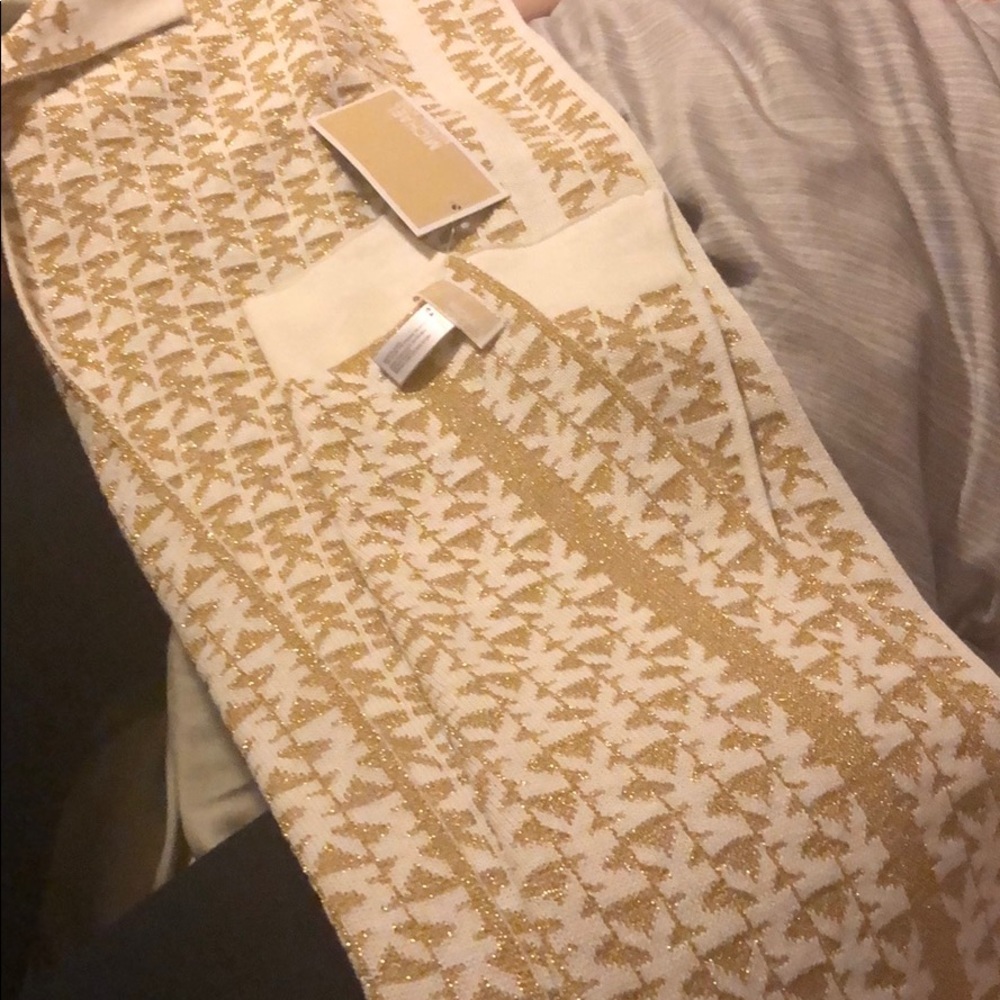 BRAND NEW Michael Kors scarf gold and white